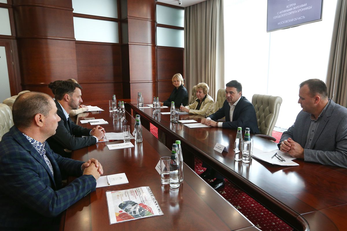 Андрей Воробьев губернатор московской области - Губернатор встретился с жителями Бронниц
